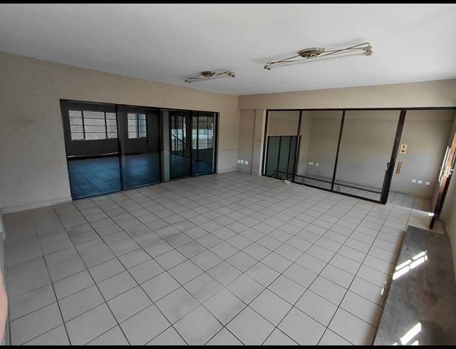 342M² WAREHOUSE TO LET IN POMONA